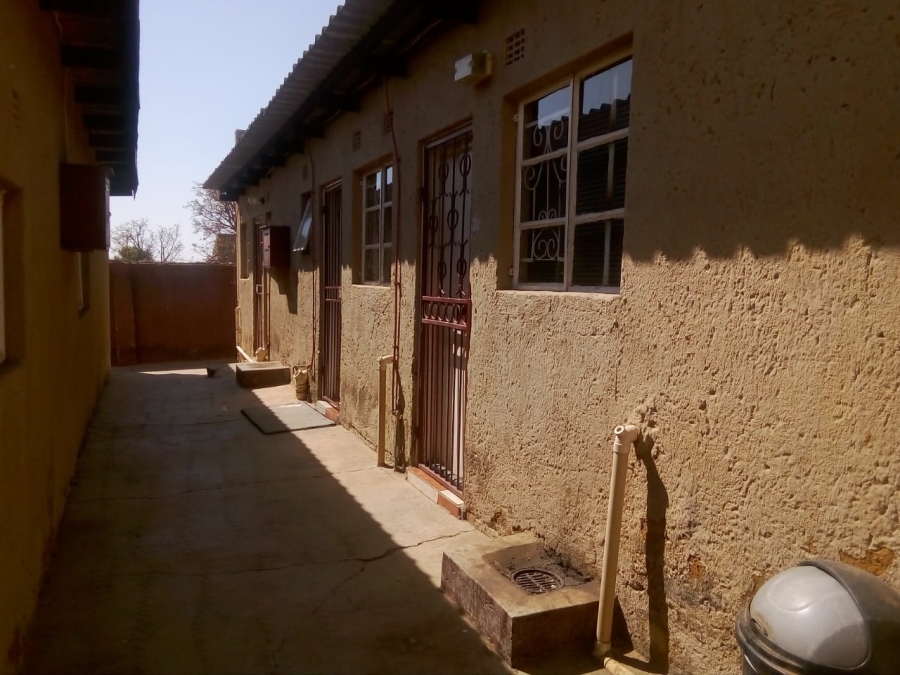 To Let 1 Bedroom Property for Rent in Mabopane North West